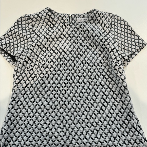 Calvin Klein Black and White quilted geometric pattern Sheath Dress zipper back - Picture 2 of 13